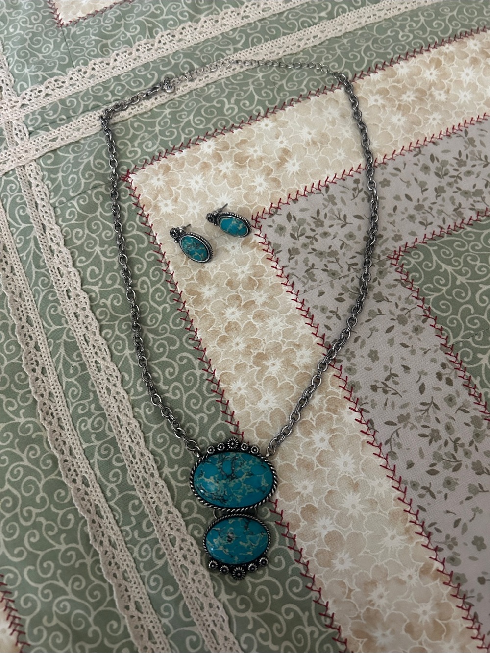 Faux Turquoise Stone Pendant Necklace and Stud Earrings Set - Women Jewelry